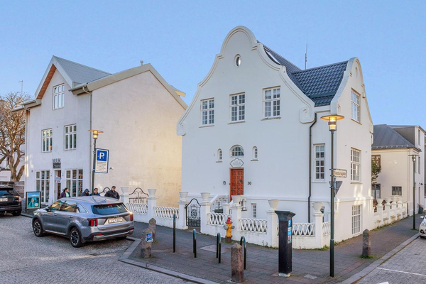 Sjarmerandi og sögufræg miðbæjarperla til sölu