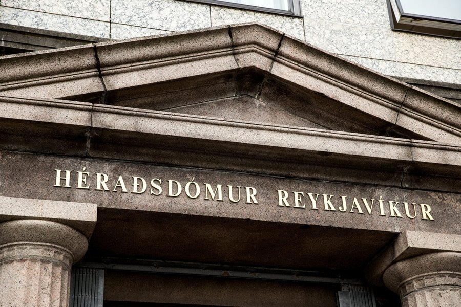 Blóðgaði tvo drengi á kjúklingastað