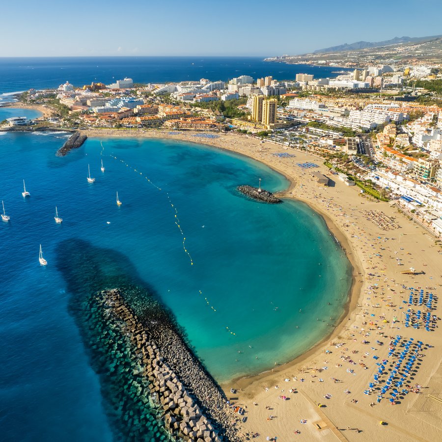 Eftirlýst breskt glæpakvendi sagt í felum á Tenerife