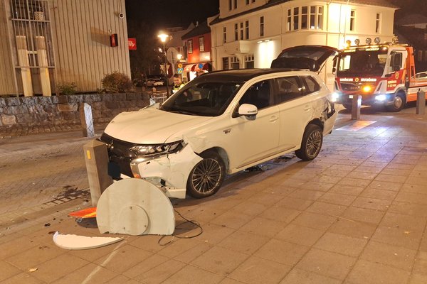 Einn fluttur á slysadeild eftir umferðarslys á Tryggvagötu
