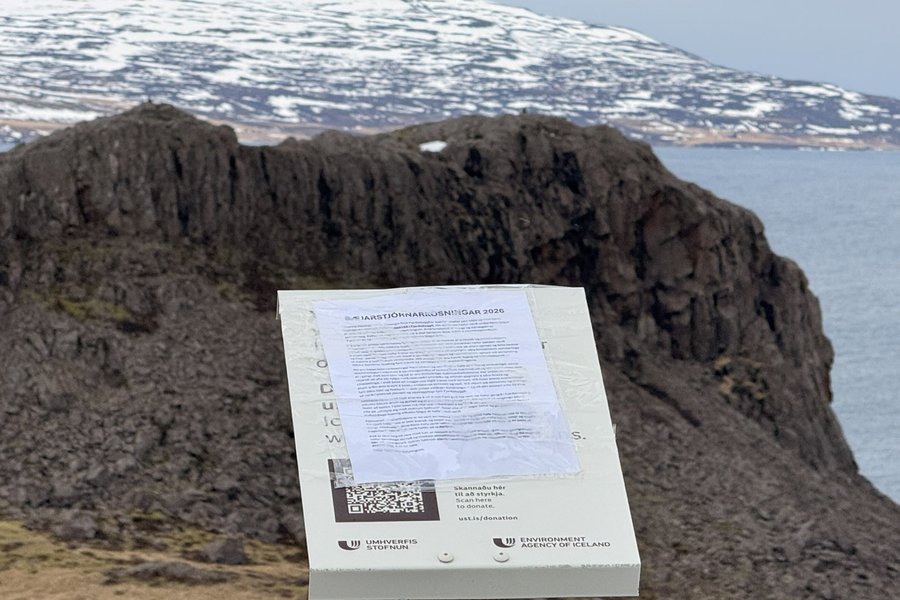 Nafnlaus gagnrýni á bæjarstjórn birtist á götum Fjarðabyggðar