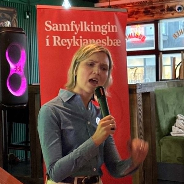 Kristrún eyddi afmæliskvöldinu á karókí-bar