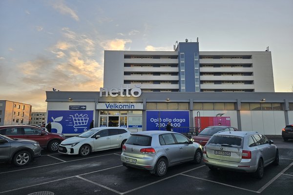 Viðskiptavinir snéru niður mann sem réðst á starfsmann Nettó