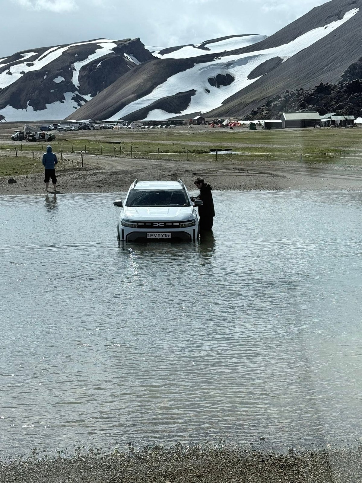 Ferðamaður í Landmannalaugum