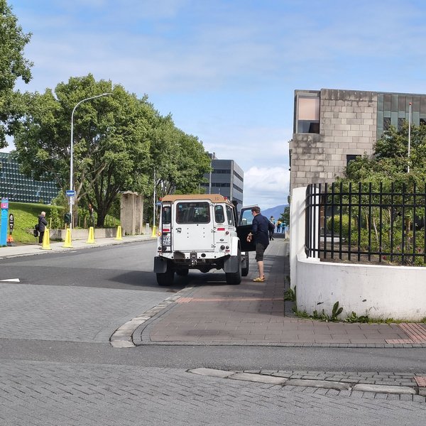 Stökk inn í bílinn á nokkrum sekúndum og fékk háa sekt