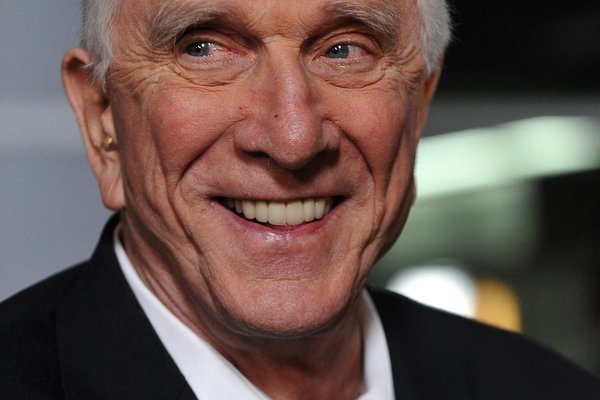 Frænka Leslie Nielsen segir frá jarðarfararhrekk Naked Gun-stjörnunnar