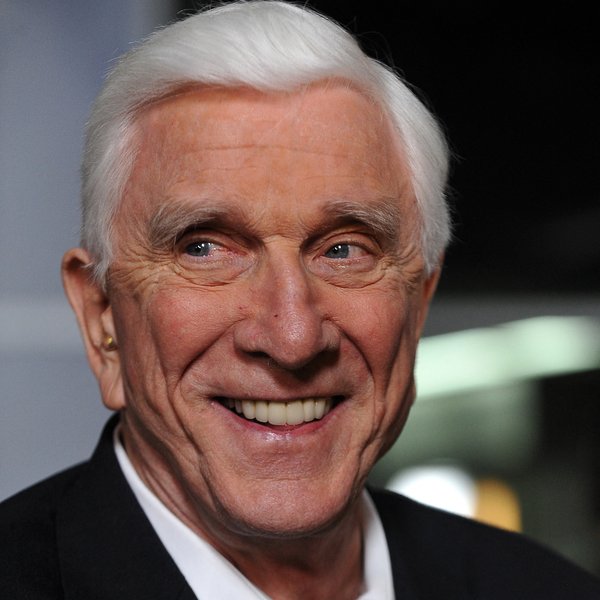 Frænka Leslie Nielsen segir frá jarðarfararhrekk Naked Gun-stjörnunnar