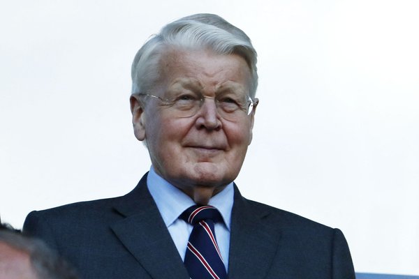 Ólafur Ragnar snýr aftur í pólitíska hreyfingu