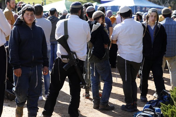 Skotvopnaleyfi samþykkt fyrir 10.000 ólöglega landnema