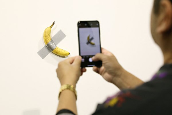 Banana stolið af listasafni