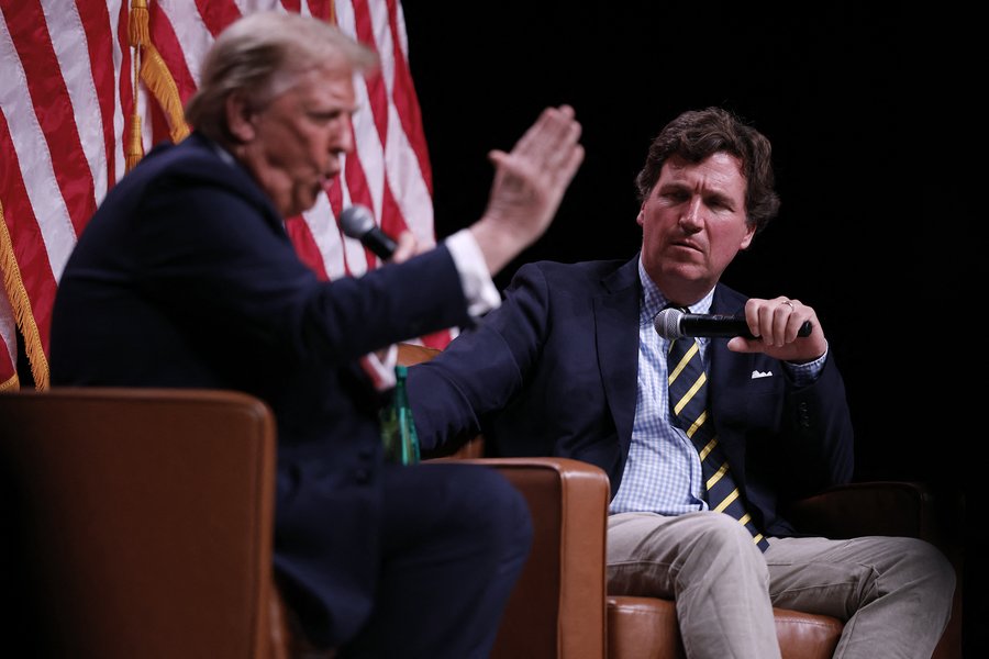 Trump við Tucker Carlson: „Við deyjum öll hvort sem er“