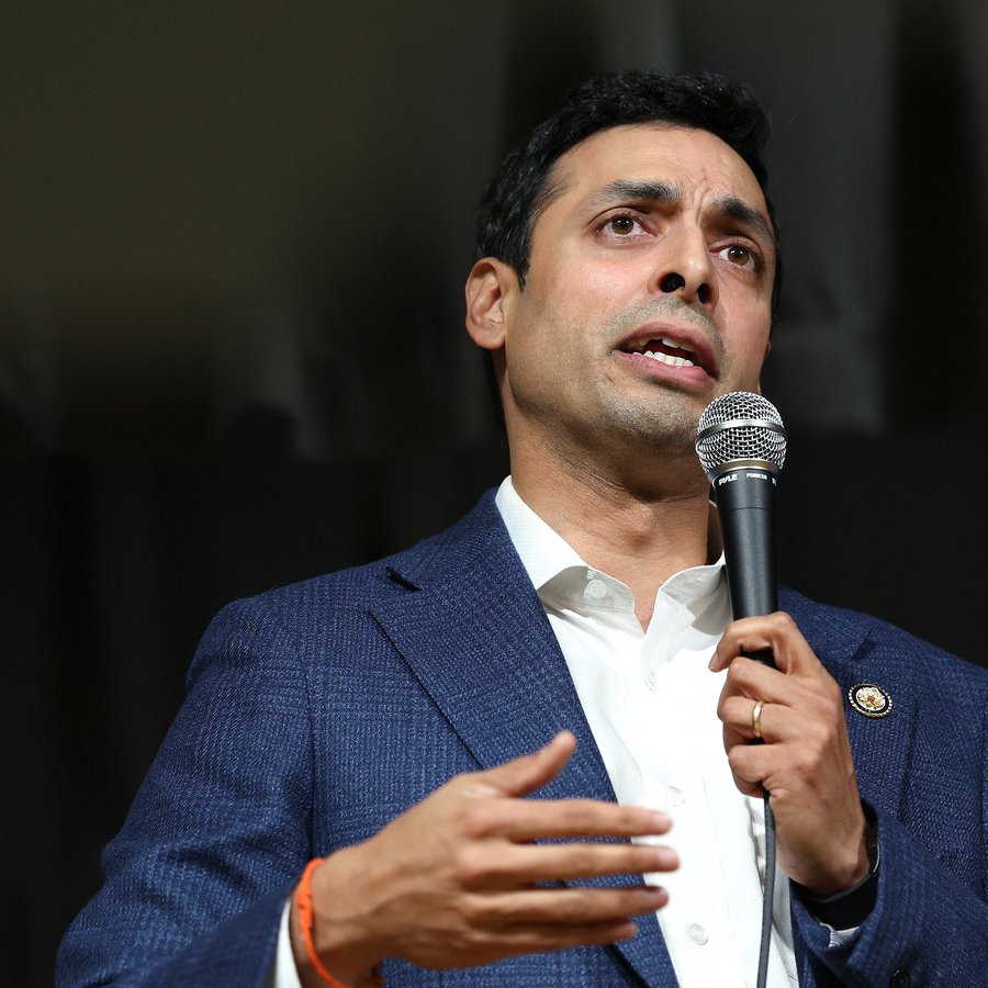 Þingmaður segir Epstein hafa notað afmæli sín til að misnota stúlkur