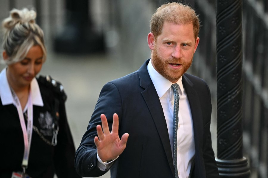 Harrý snertir hjartastrengi þegna sinna