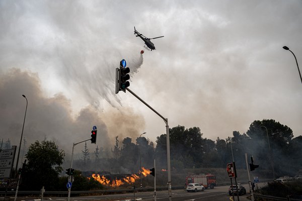 AFP__20250501__MEI-Israel-OA-WFII-20250430-023__v1__HighRes__WildfiresInIsrael
