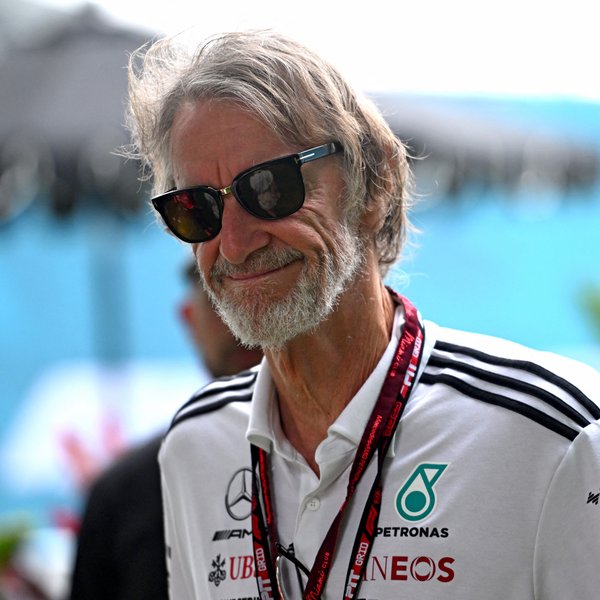 Einn af eigendum Íslands fordæmdur fyrir orð sín um innflytjendur