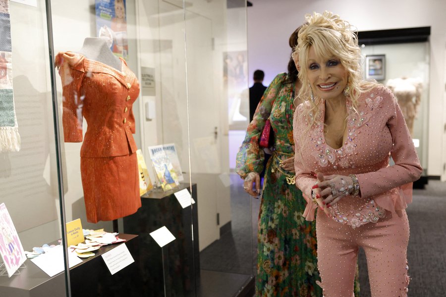 Systir Dolly Parton biður aðdáendur að biðja fyrir henni