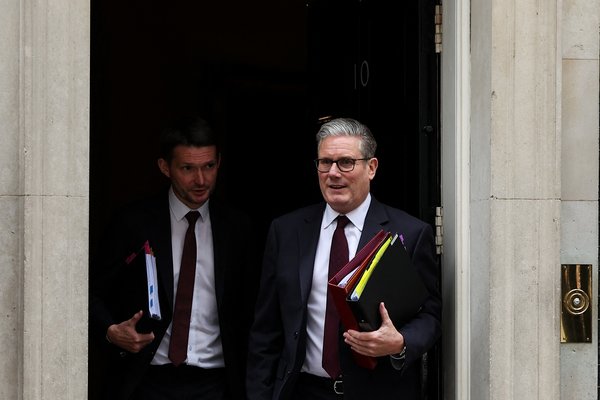Tveir neita sök í máli um íkveikjur tengdar Keir Starmer