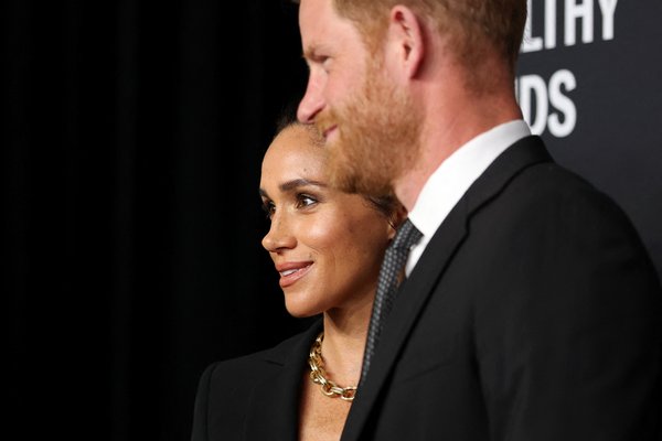 Faðir Meghan Markle fluttur á gjörgæslu eftir bráðaaðgerð