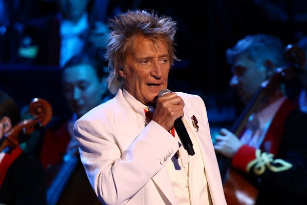 Rod Stewart heiðraði Bonnie Tyler með áhrifamiklum flutningi