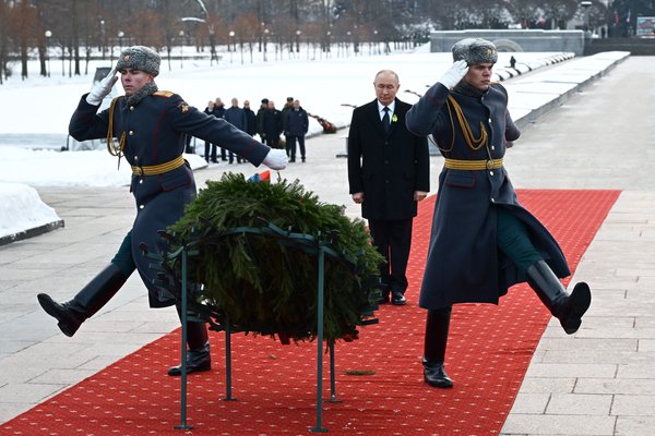 Stakk varðmann til bana eftir að hafa strokið úr hernum