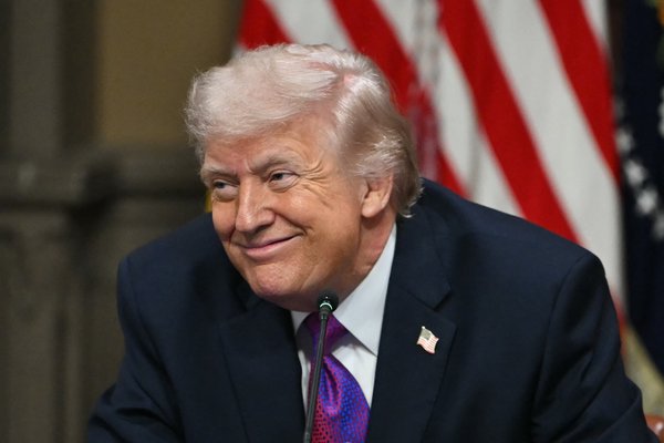 Trump sagður hafa sofnað á fundi