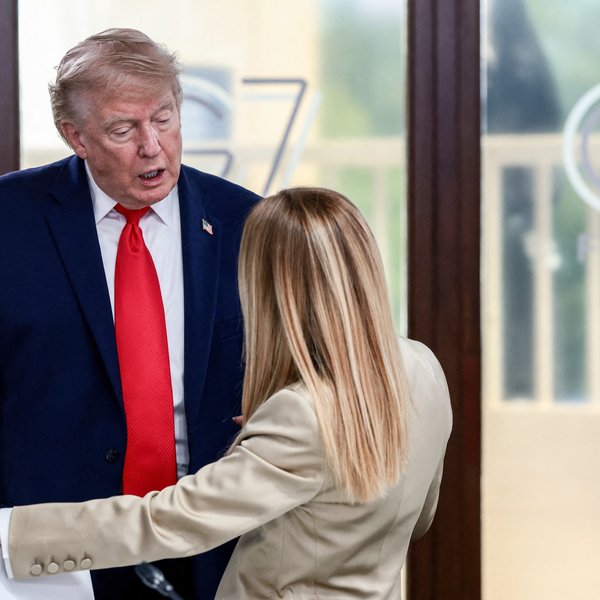 Trump segir segir Meloni hafa „grátbeðið“ um ljósmynd