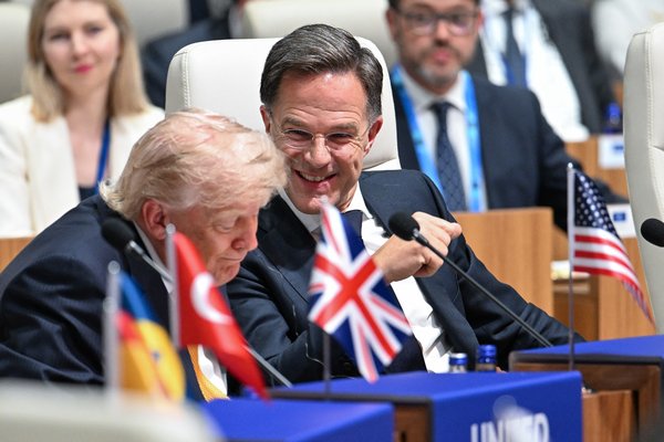 Rutte krafinn svara eftir þögn við hlið Trump
