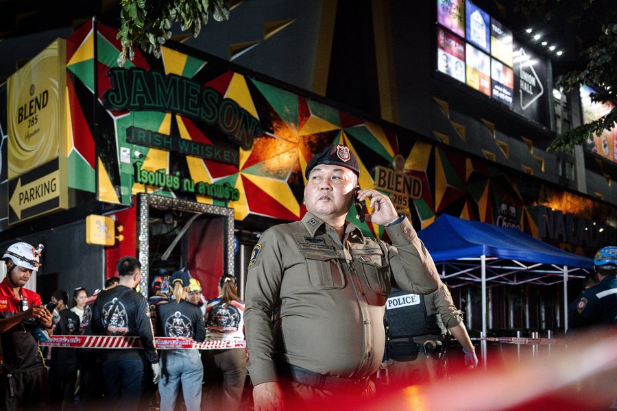Minnst 27 létust í gríðarlegum bruna á skemmtistað í Bangkok
