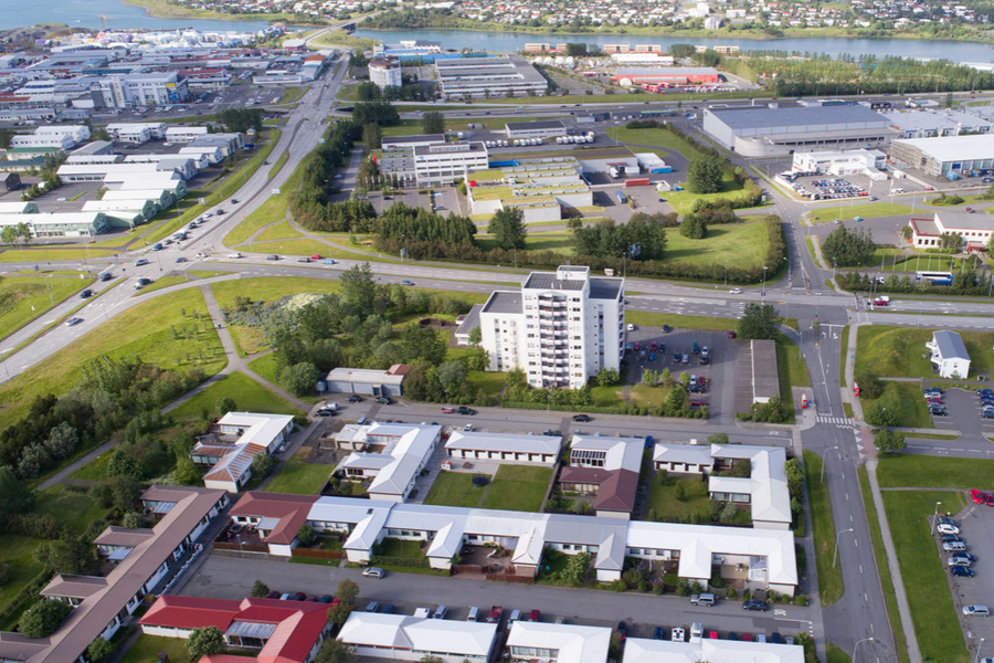 Grunsamlegar mannaferðir í Árbænum