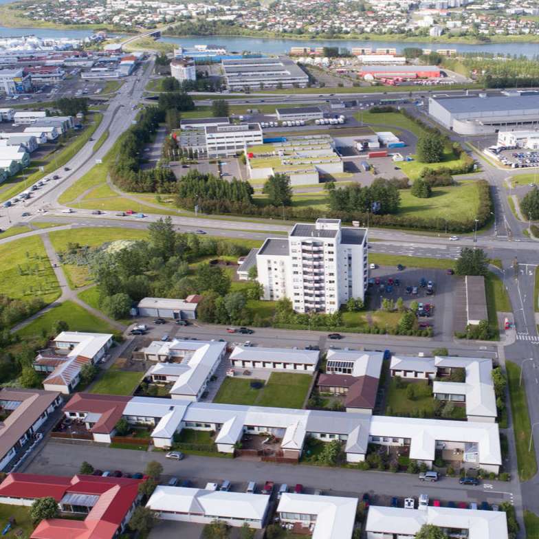 Grunsamlegar mannaferðir í Árbænum