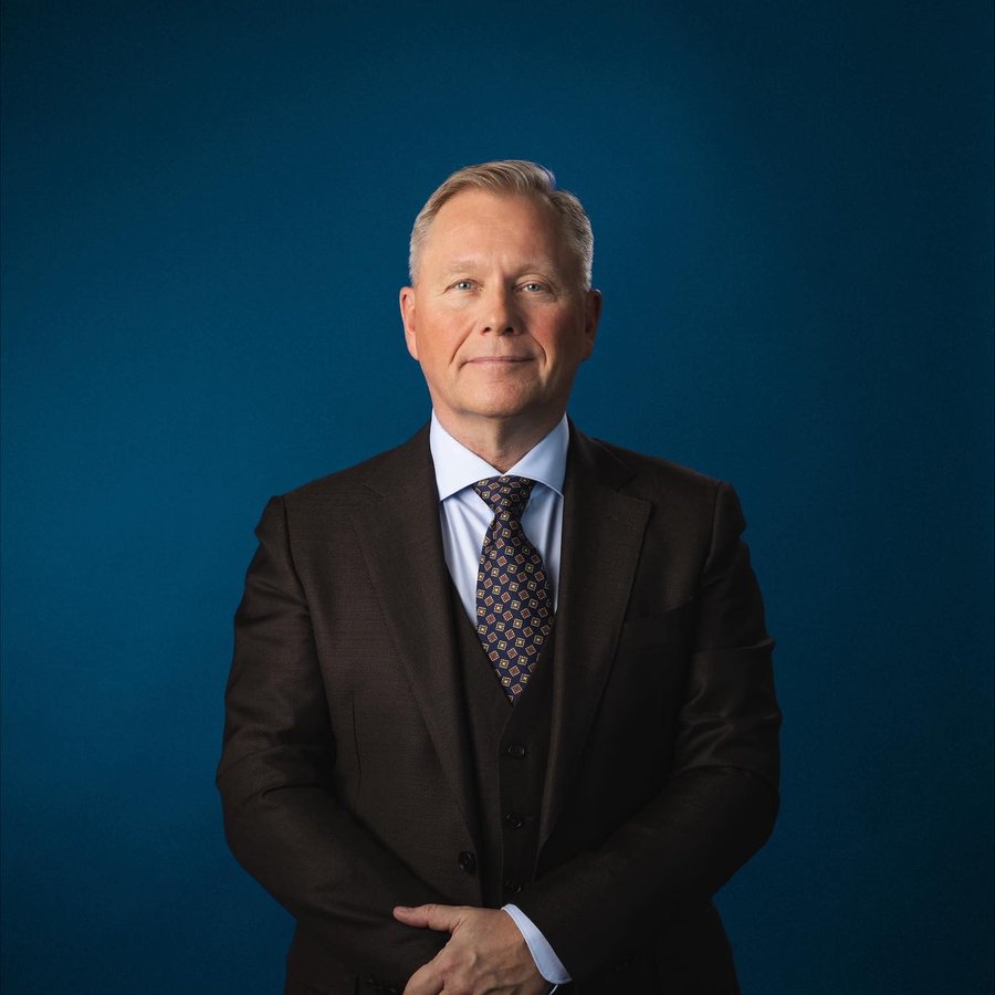 Skiltin sem Ari Edwald sá ekki