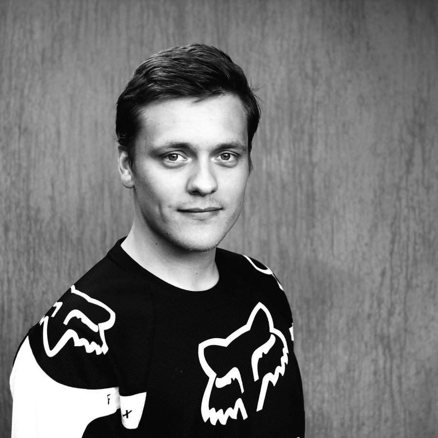 Aron Mola byrjaður í nýju sambandi