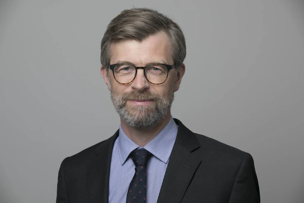 Ásmundur heldur áfram að dæma fólk