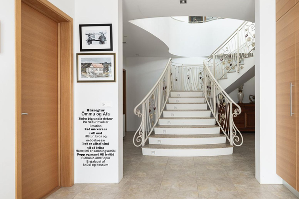 Selja dekurhús ömmu og afa