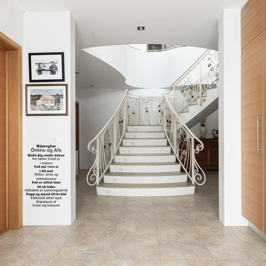 Selja dekurhús ömmu og afa