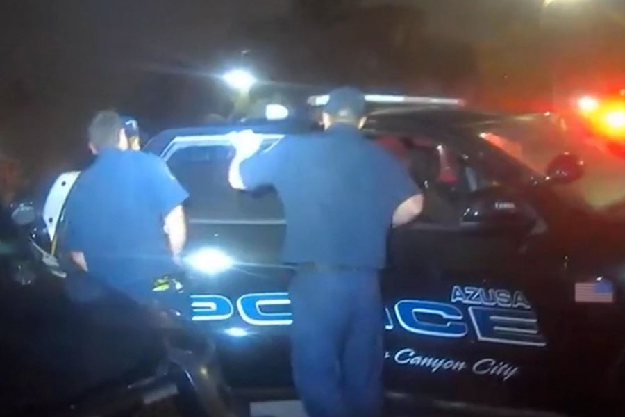 Lögregla í Kaliforníu fann rotnandi lík í bíl sínum