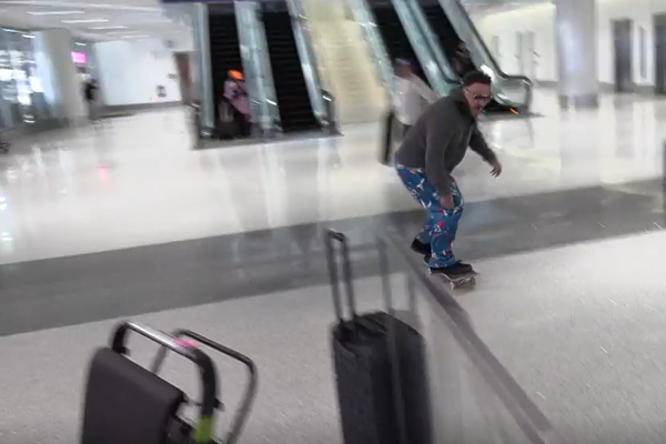 Íslandsvinur féll á flugvelli