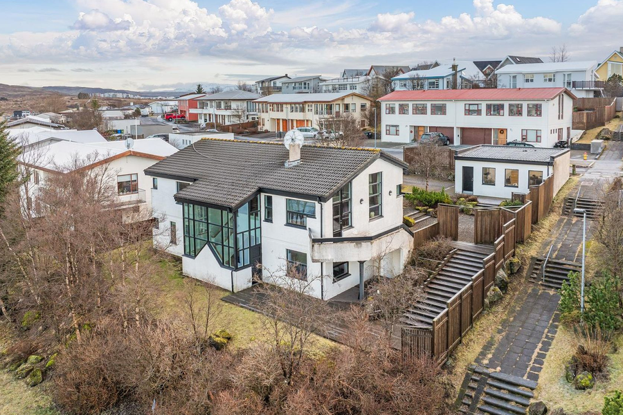 Glæsilegt einbýlishús á rólegum stað í Grafarvogi á sölulista