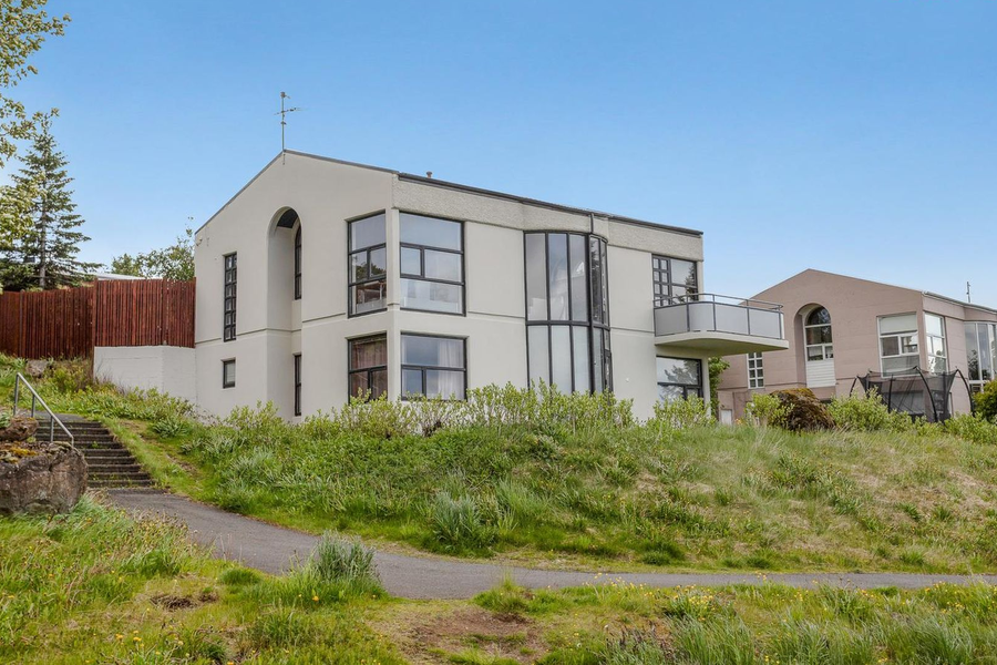 Útsýnishöll í Grafarvogi sett á sölu