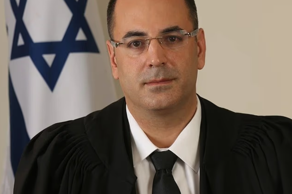 Dómarinn í spillingarmáli Netanyahu lést í mótorhjólaslysi