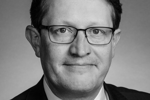 Birgir stofnar lögfræðiþjónustu