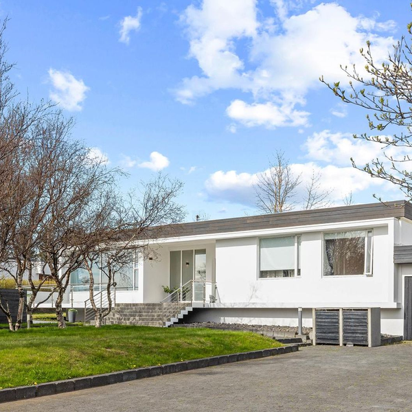 Selja Kjartanshús á Arnarnesi