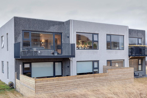 Tannlæknir selur stóra íbúð í Mosó