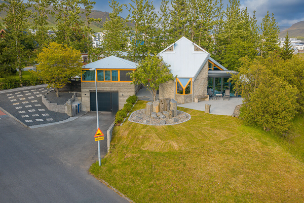 Halldórshús í Mosfellsbæ sett á sölu