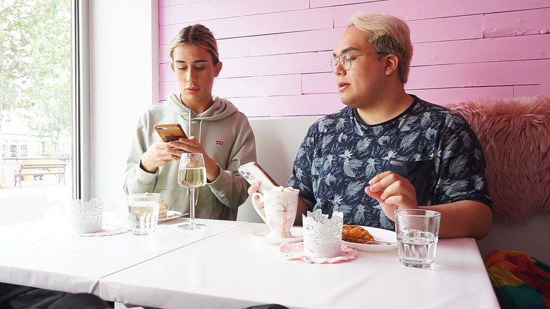 Strákarnir gúffuðu í sig gúmmelaðinu á Sykurverki.