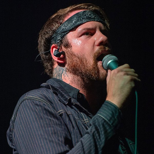 Caleb Shomo kemur út úr skápnum