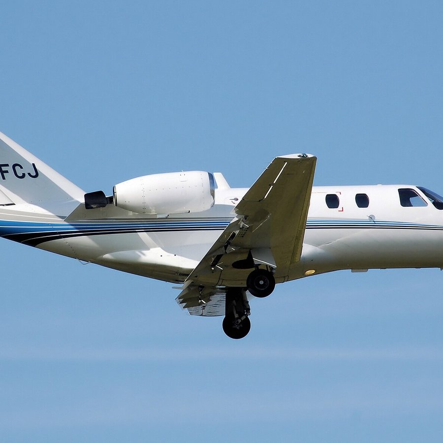 14 látnir eftir flugslys