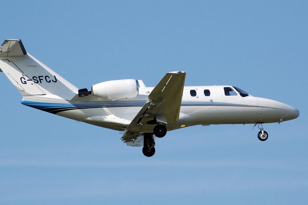 14 látnir eftir flugslys
