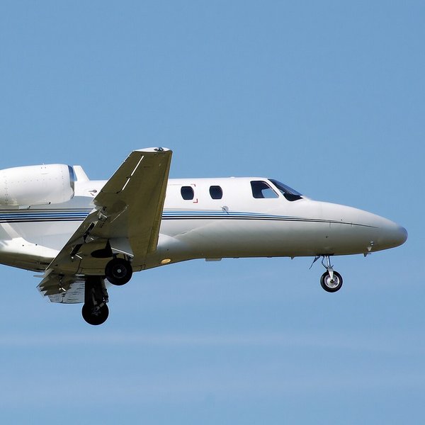 14 látnir eftir flugslys