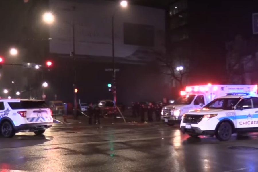 Einn lést og þrír eru í lífshættu eftir skotárás í Chicago